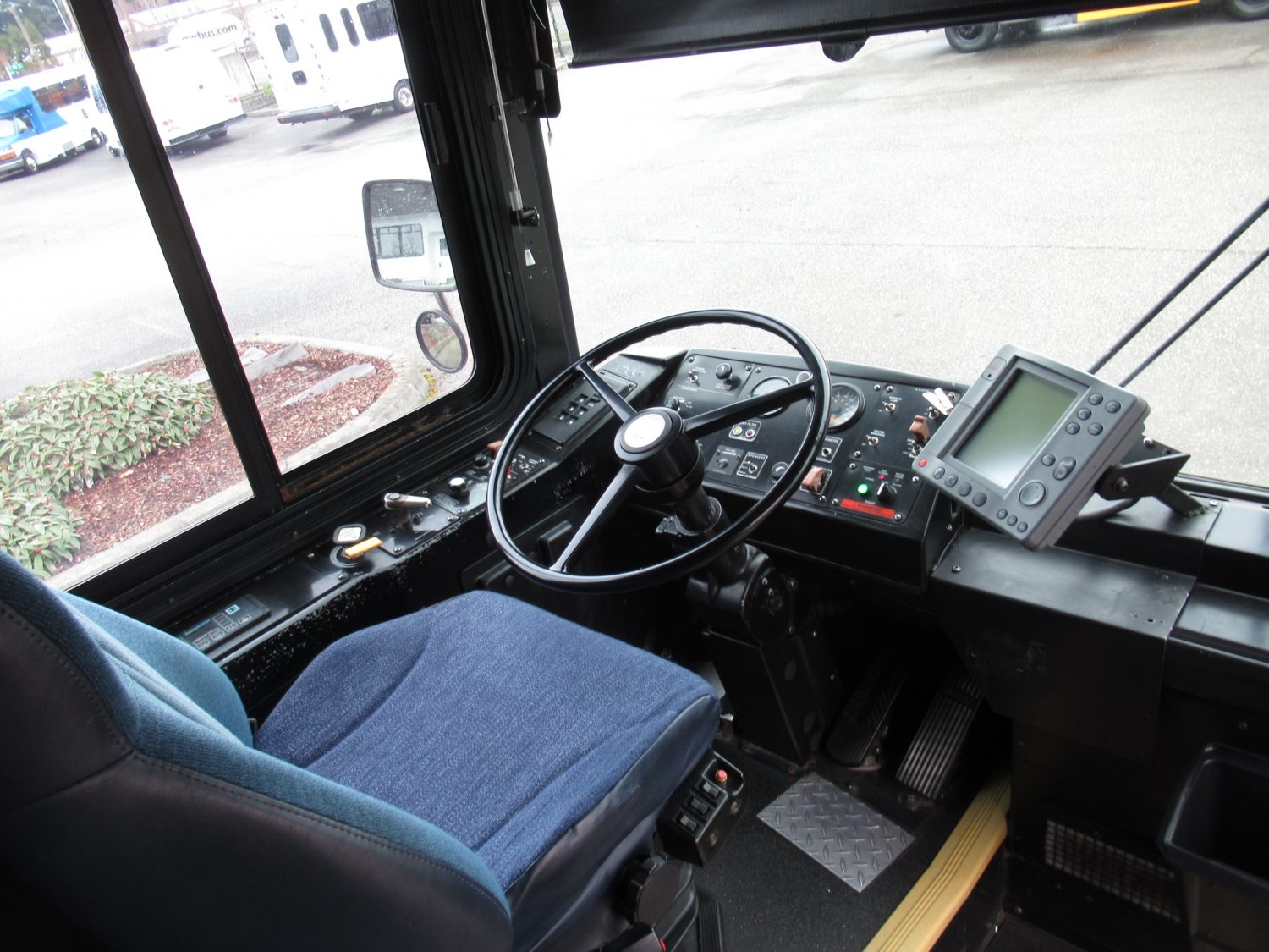 2005 Gillig Low Floor 23 Passenger ADA Transit Bus - T91096 - Image 5