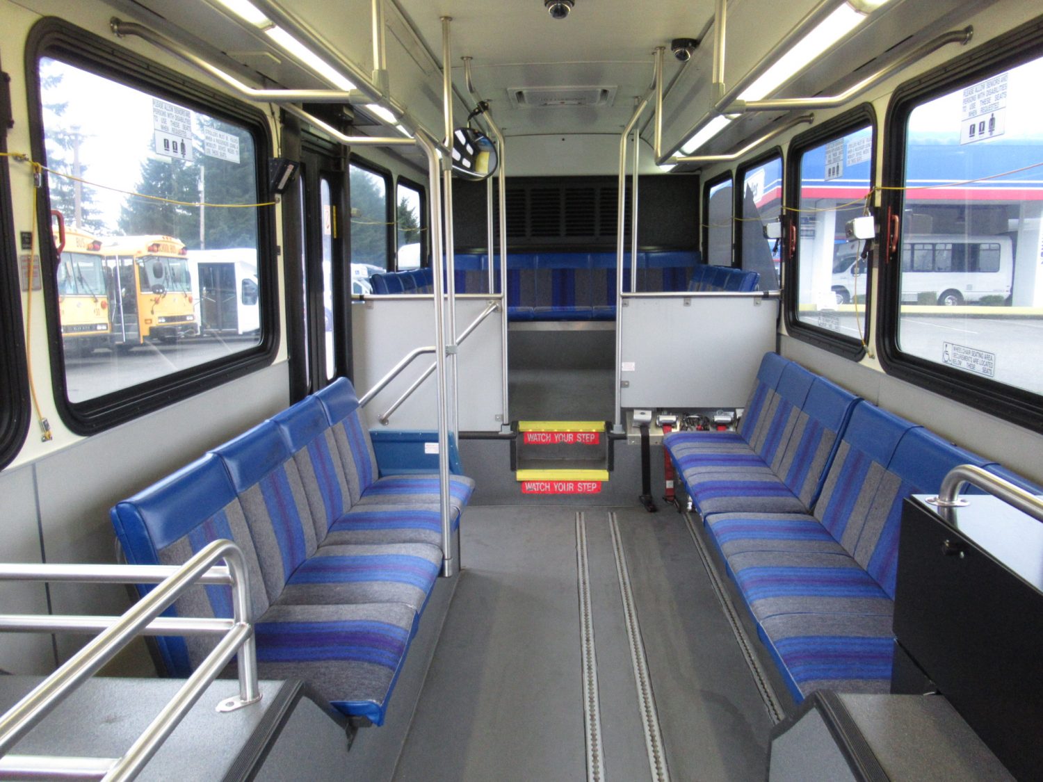 2005 Gillig Low Floor 23 Passenger ADA Transit Bus - T91096 - Image 6