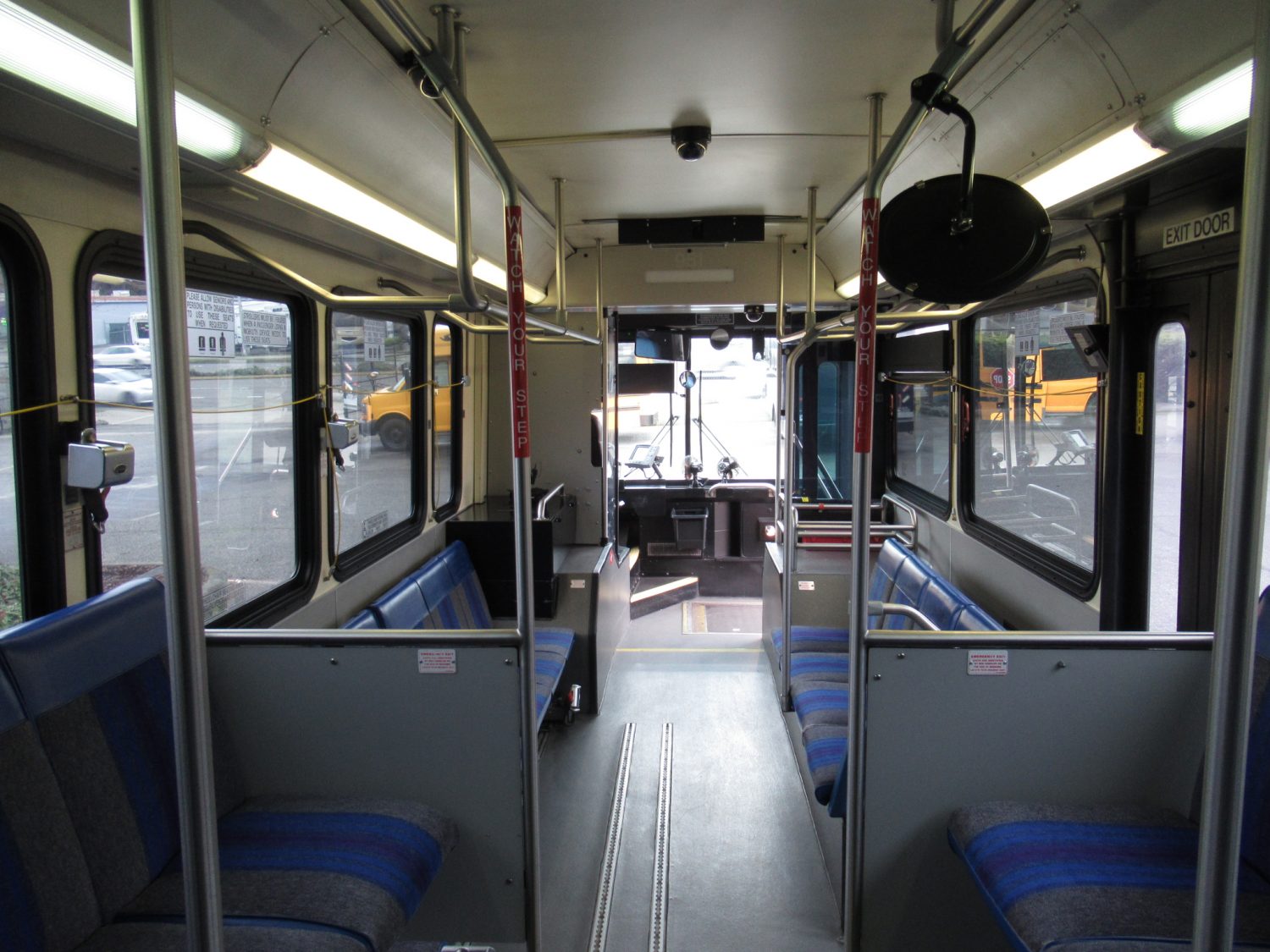 2005 Gillig Low Floor 23 Passenger ADA Transit Bus - T91096 - Image 8