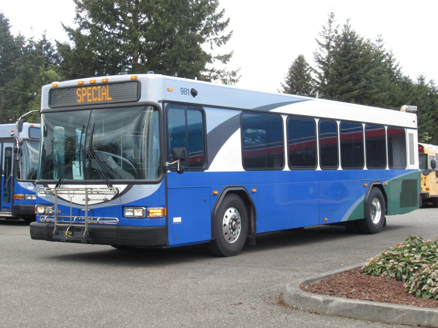 2007 Gillig Low Floor 32 Passenger ADA Transit Bus - T78386 - Image 2