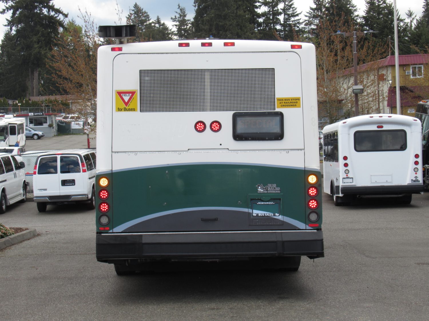 2007 Gillig Low Floor 32 Passenger ADA Transit Bus - T78386 - Image 11