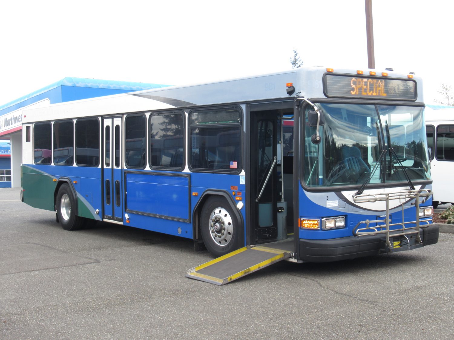 2007 Gillig Low Floor 32 Passenger ADA Transit Bus - T78386