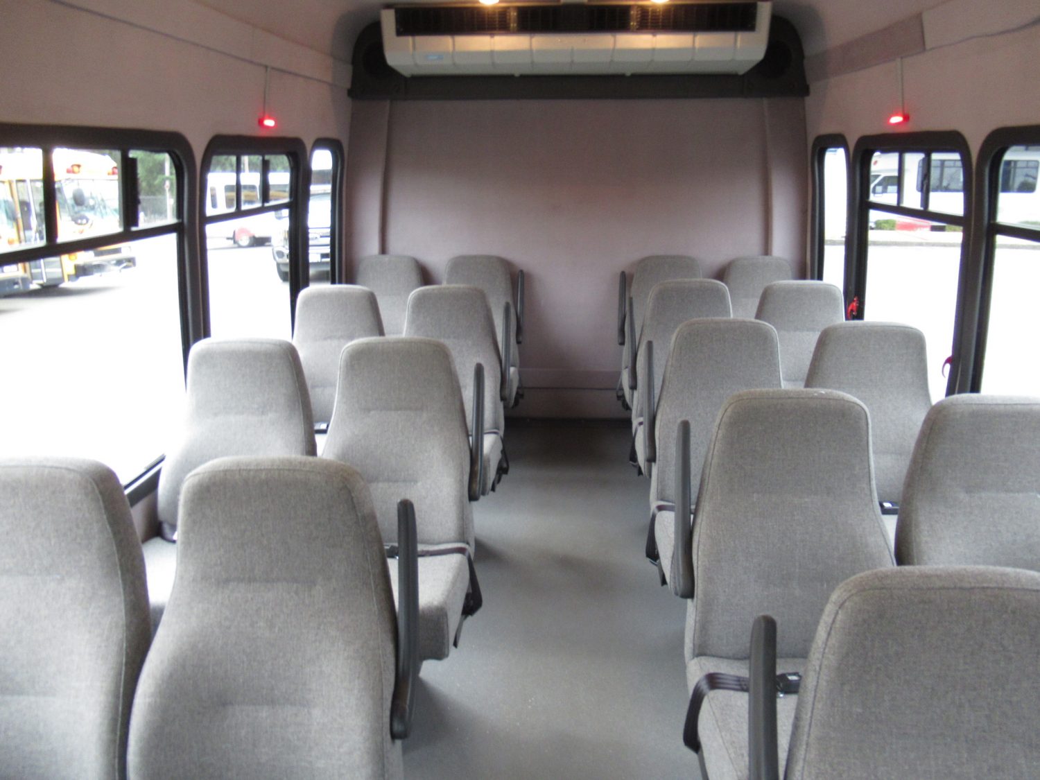 2009 Chevrolet Startrans 18 Passenger + Rear Luggage Shuttle Bus - S02473 - Image 6