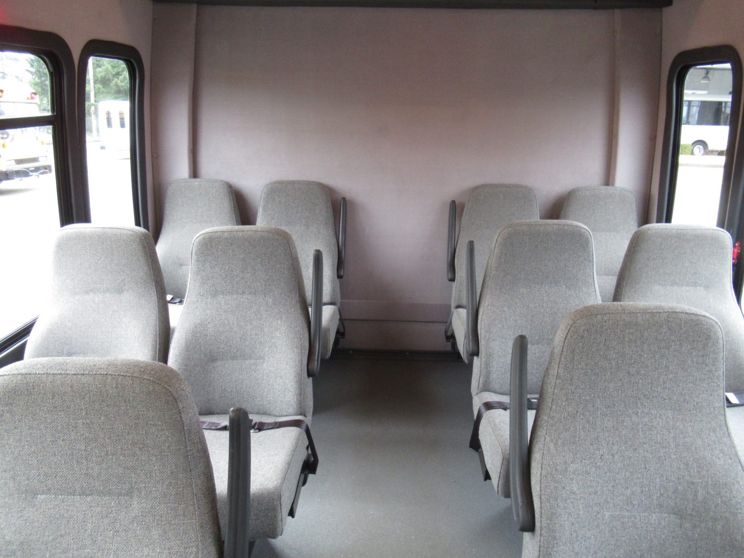 2009 Chevrolet Startrans 18 Passenger + Rear Luggage Shuttle Bus - S02473 - Image 7