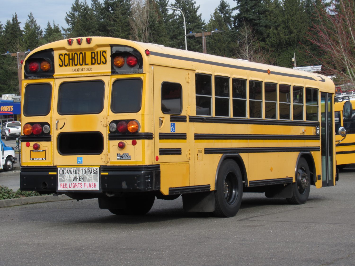 2006 Blue Bird All American 24 Passenger + 1 Wheelchair ADA Short School Bus - B33318 - Image 3