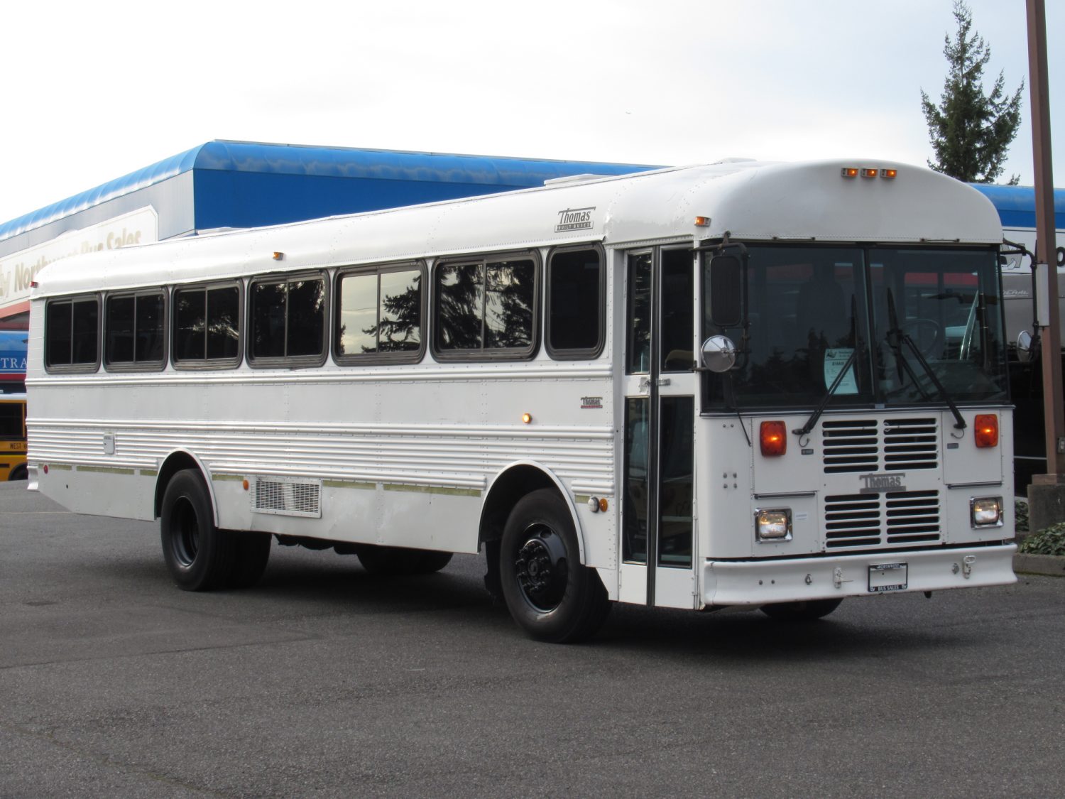 2002 Thomas Saf-T-Liner 44 Passenger Commercial Bus - B18408
