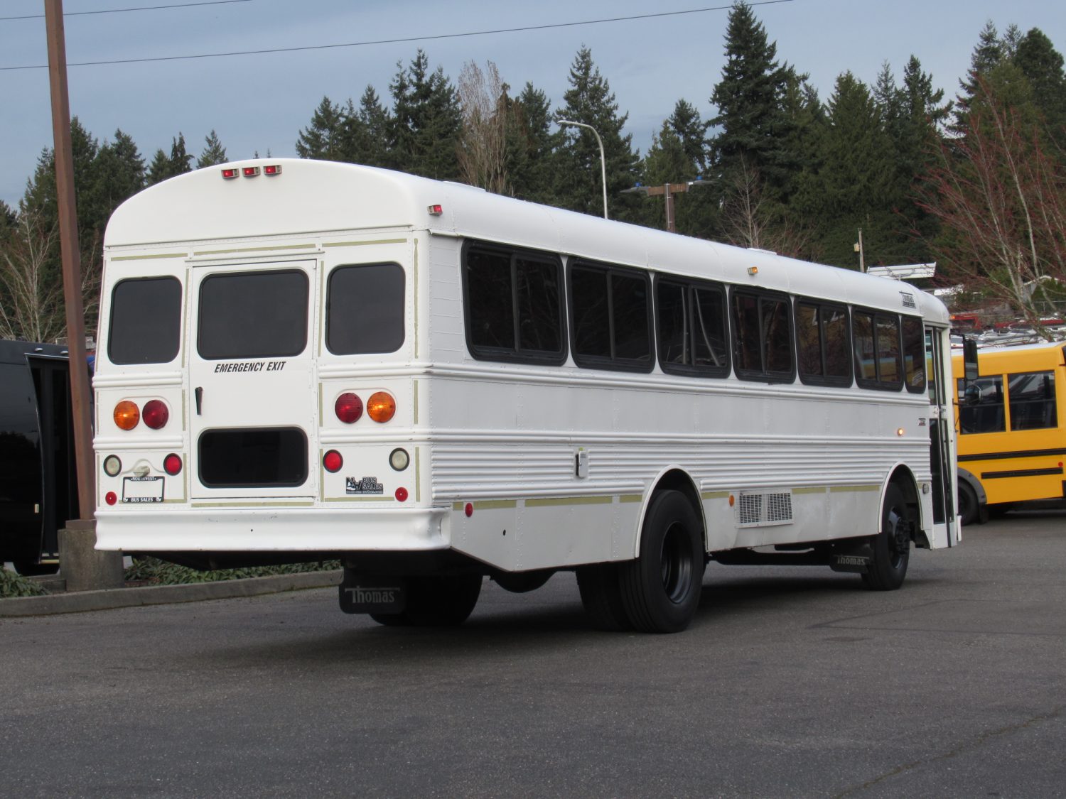 2002 Thomas Saf-T-Liner 44 Passenger Commercial Bus - B18408 - Image 3