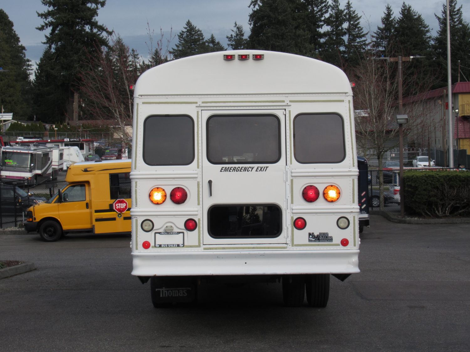 2002 Thomas Saf-T-Liner 44 Passenger Commercial Bus - B18408 - Image 11