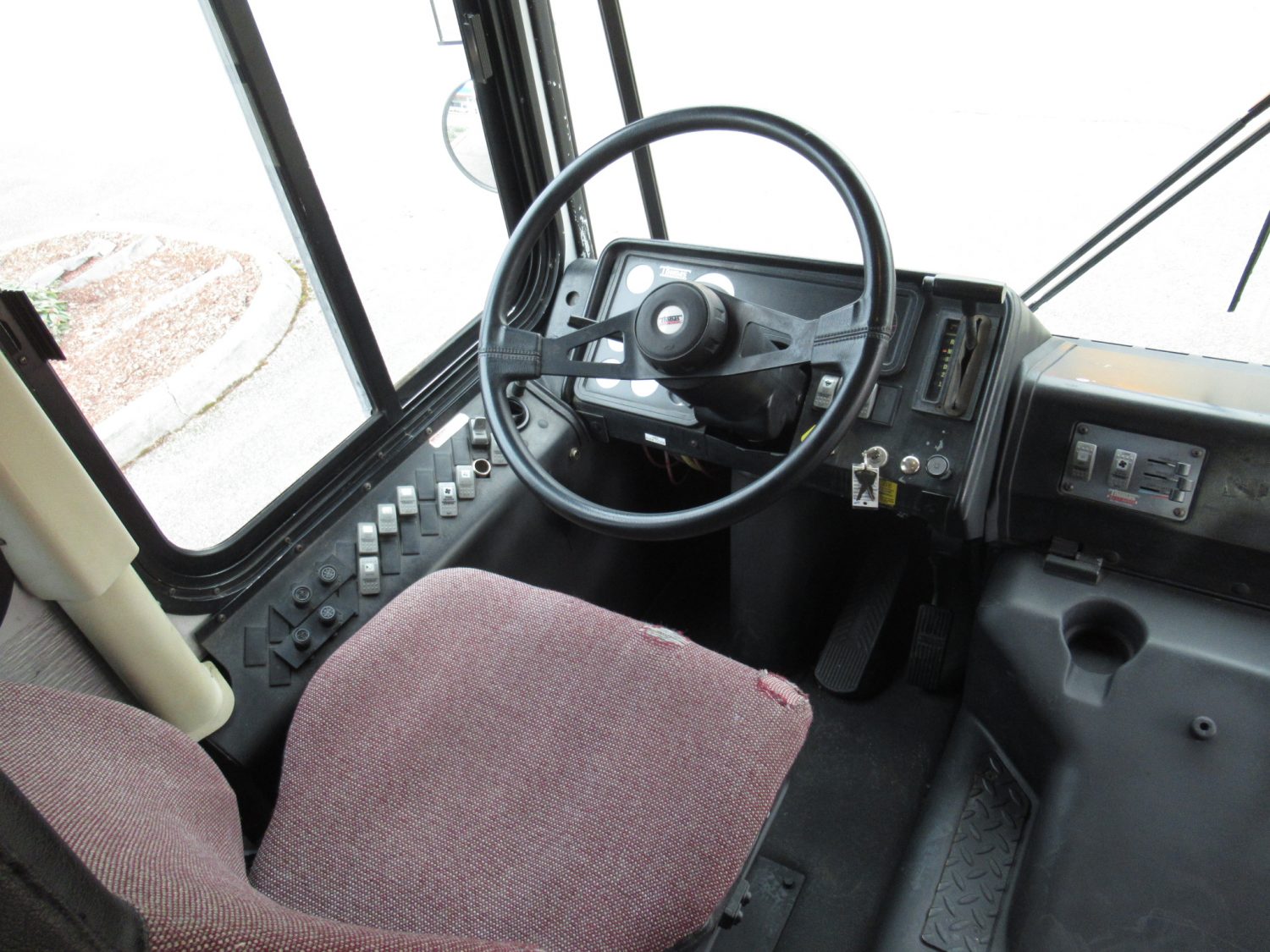 2002 Thomas Saf-T-Liner 44 Passenger Commercial Bus - B18408 - Image 5