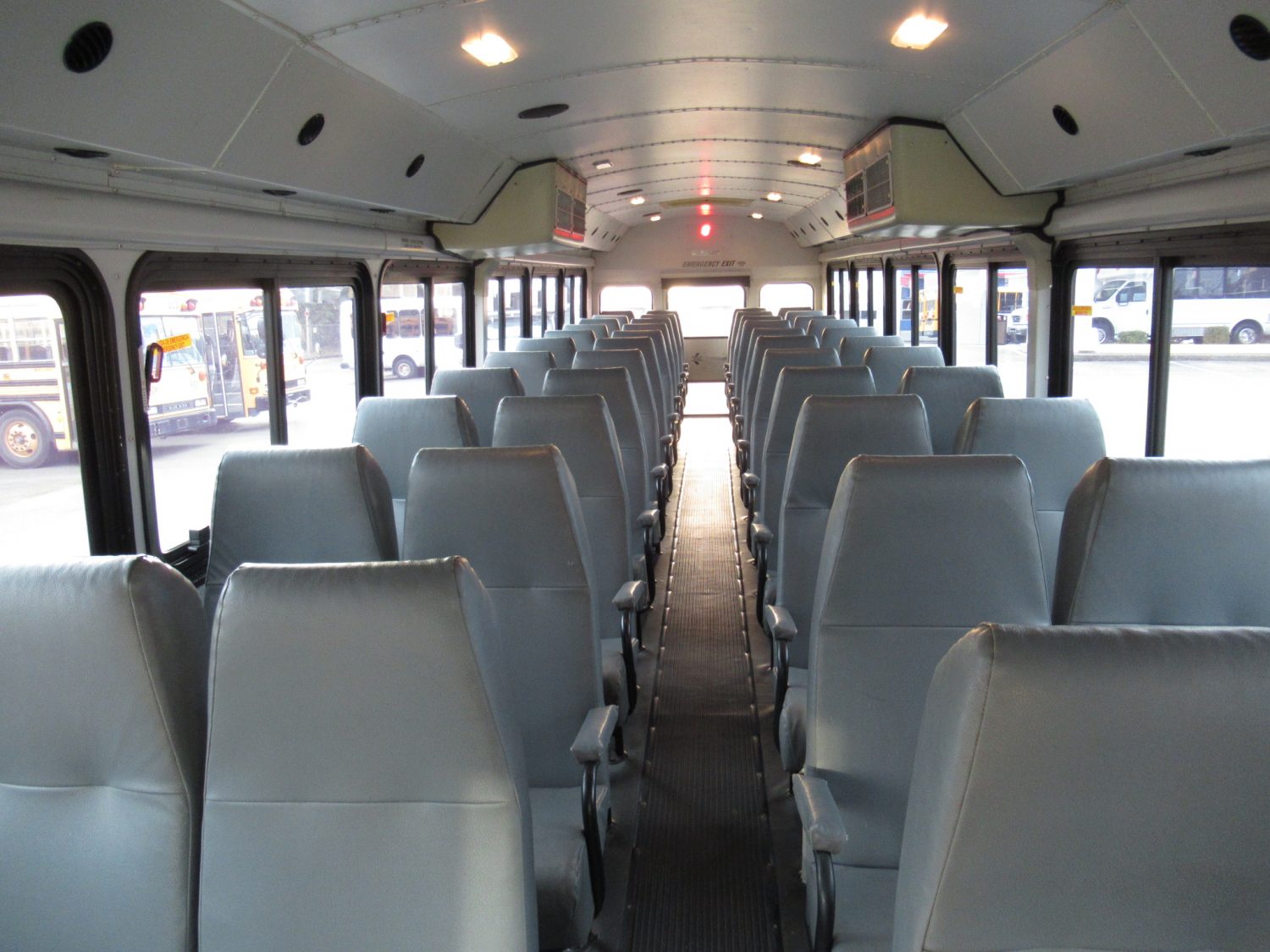 2002 Thomas Saf-T-Liner 44 Passenger Commercial Bus - B18408 - Image 6