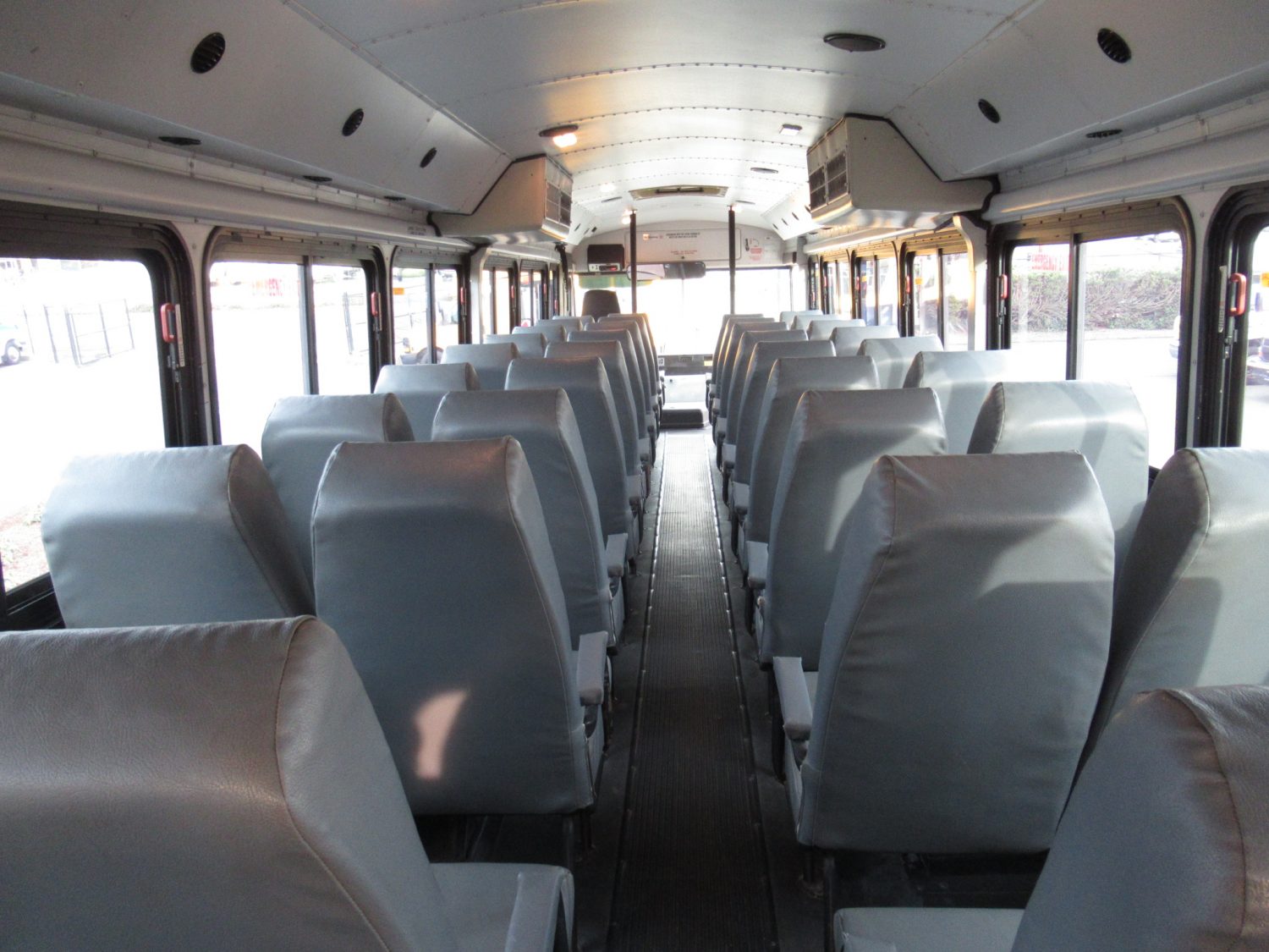 2002 Thomas Saf-T-Liner 44 Passenger Commercial Bus - B18408 - Image 8