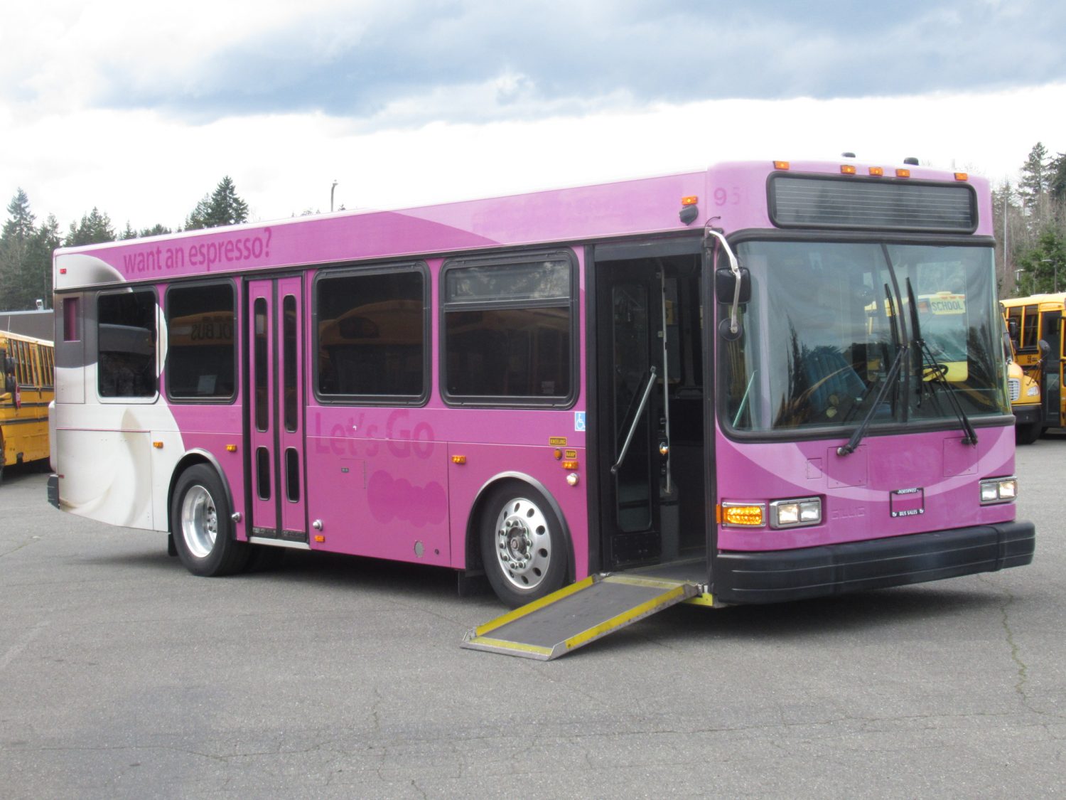 2005 Gillig Low Floor 23 Passenger ADA Transit Bus - T91096