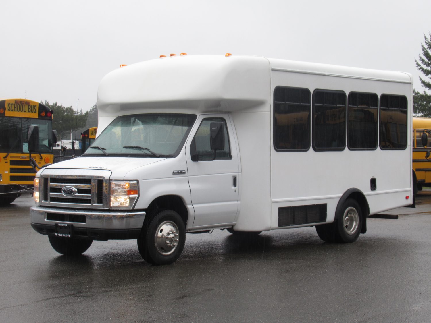 2010 Ford Starcraft Allstar 12 Passenger + 2 Wheelchair ADA Shuttle Bus - S10584 - Image 2