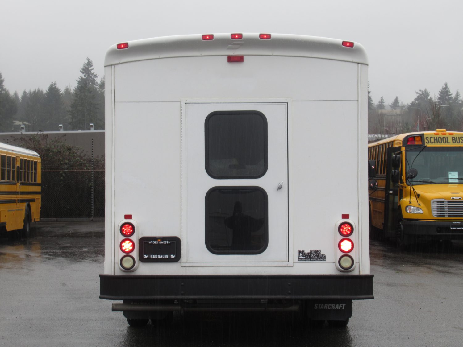 2010 Ford Starcraft Allstar 12 Passenger + 2 Wheelchair ADA Shuttle Bus - S10584 - Image 11