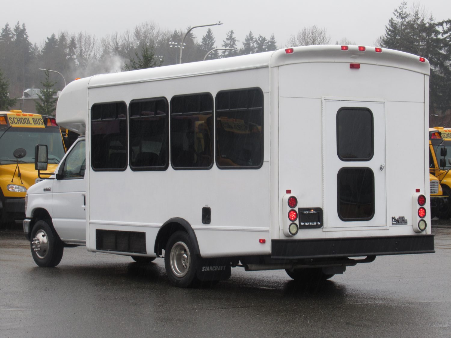 2010 Ford Starcraft Allstar 12 Passenger + 2 Wheelchair ADA Shuttle Bus - S10584 - Image 4