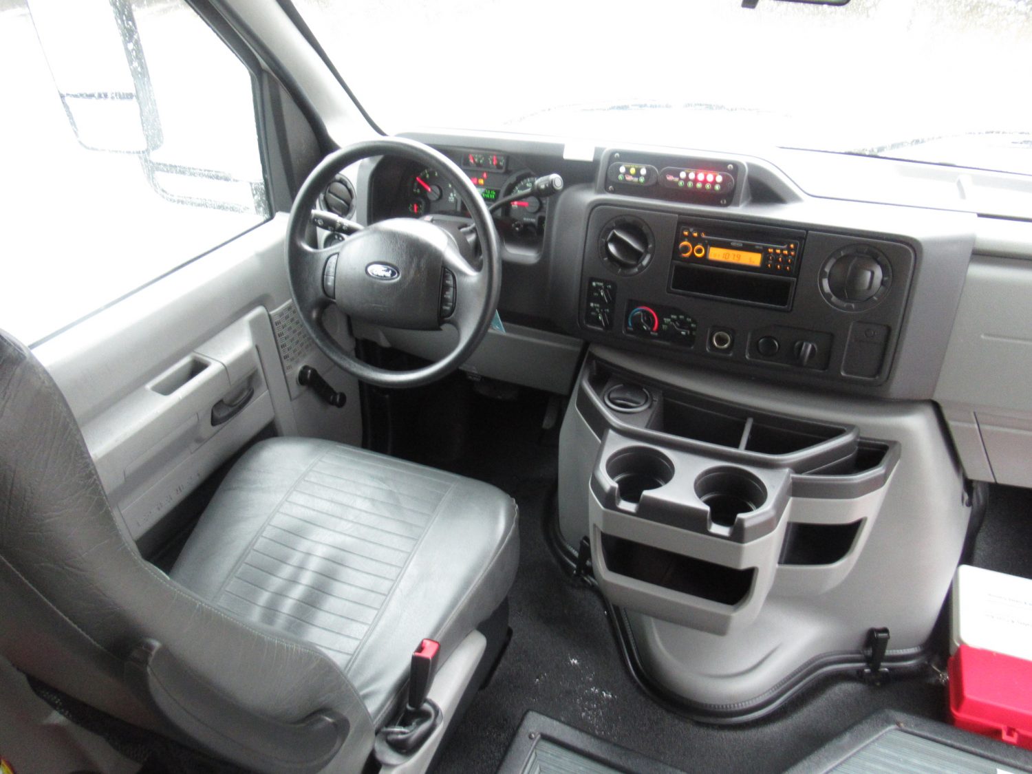 2010 Ford Starcraft Allstar 12 Passenger + 2 Wheelchair ADA Shuttle Bus - S10584 - Image 5