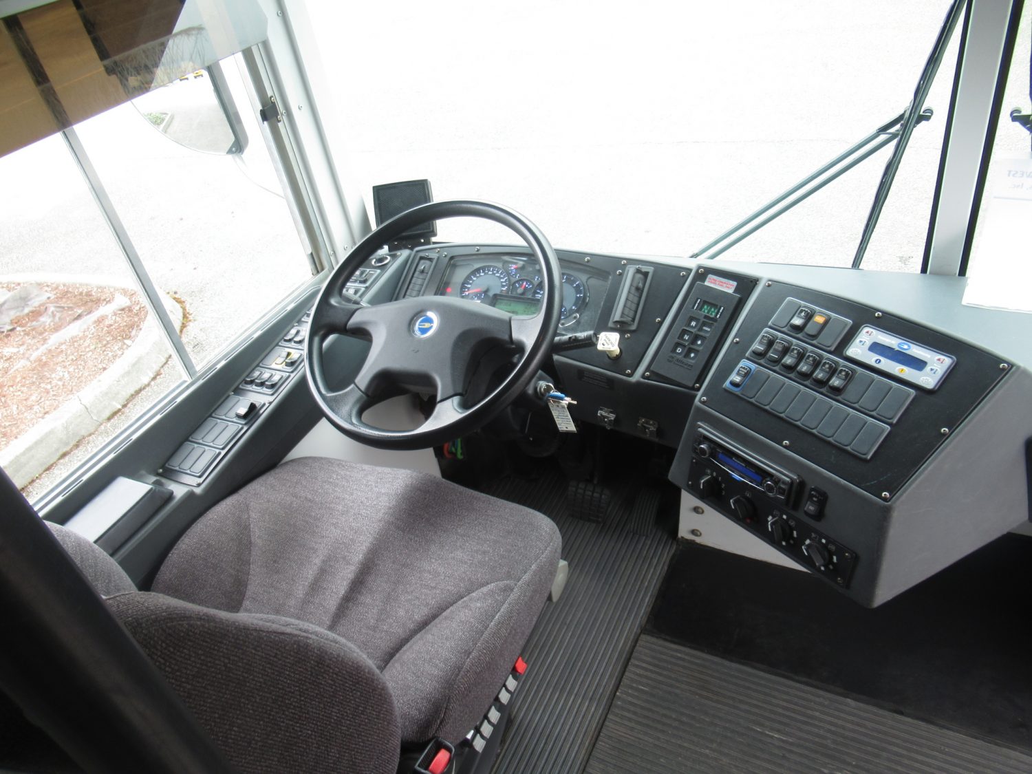 2011 Blue Bird All American 44 Passenger Commercial Bus - B81673 - Image 5