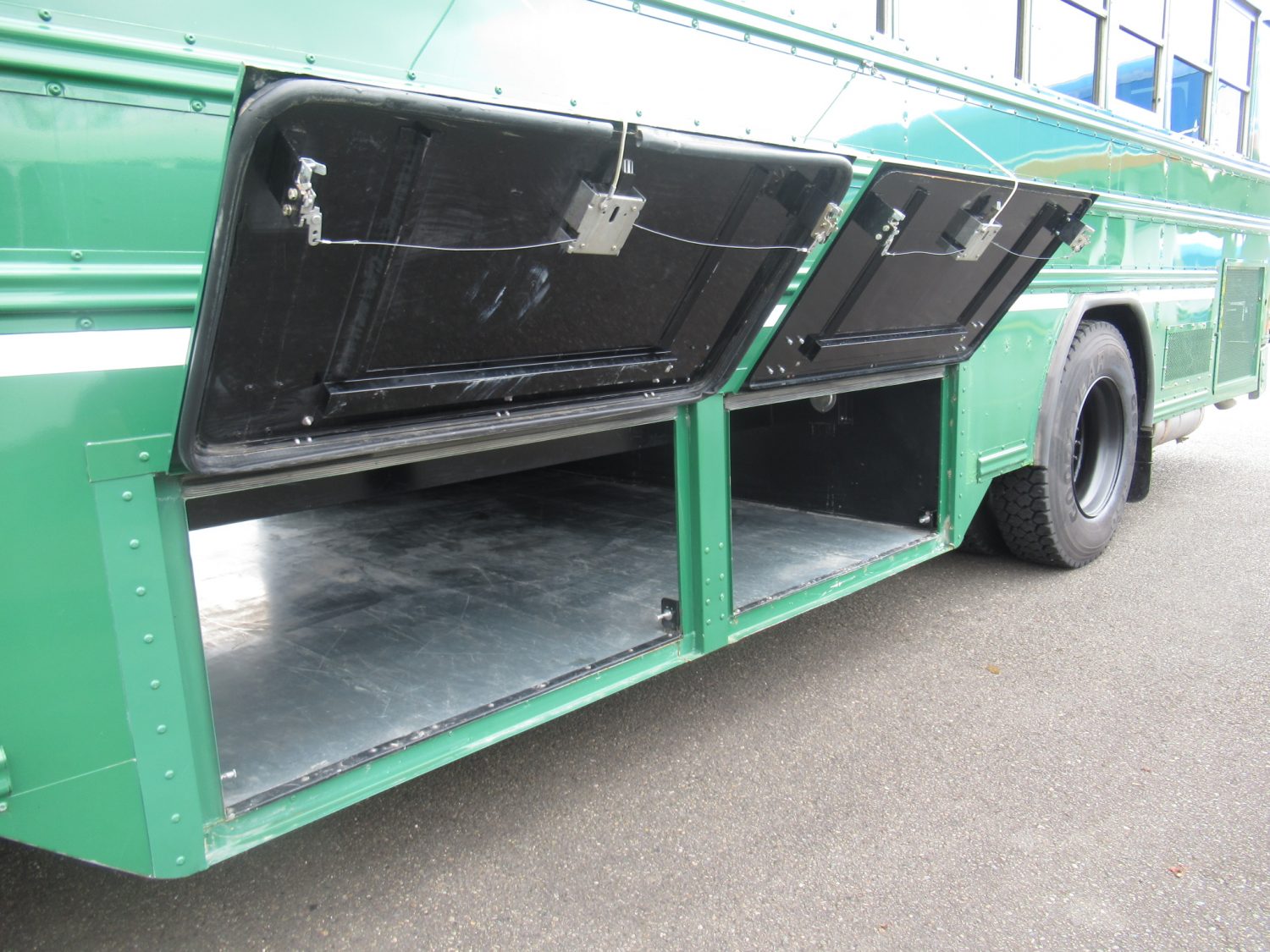 2011 Blue Bird All American 44 Passenger Commercial Bus - B81673 - Image 10