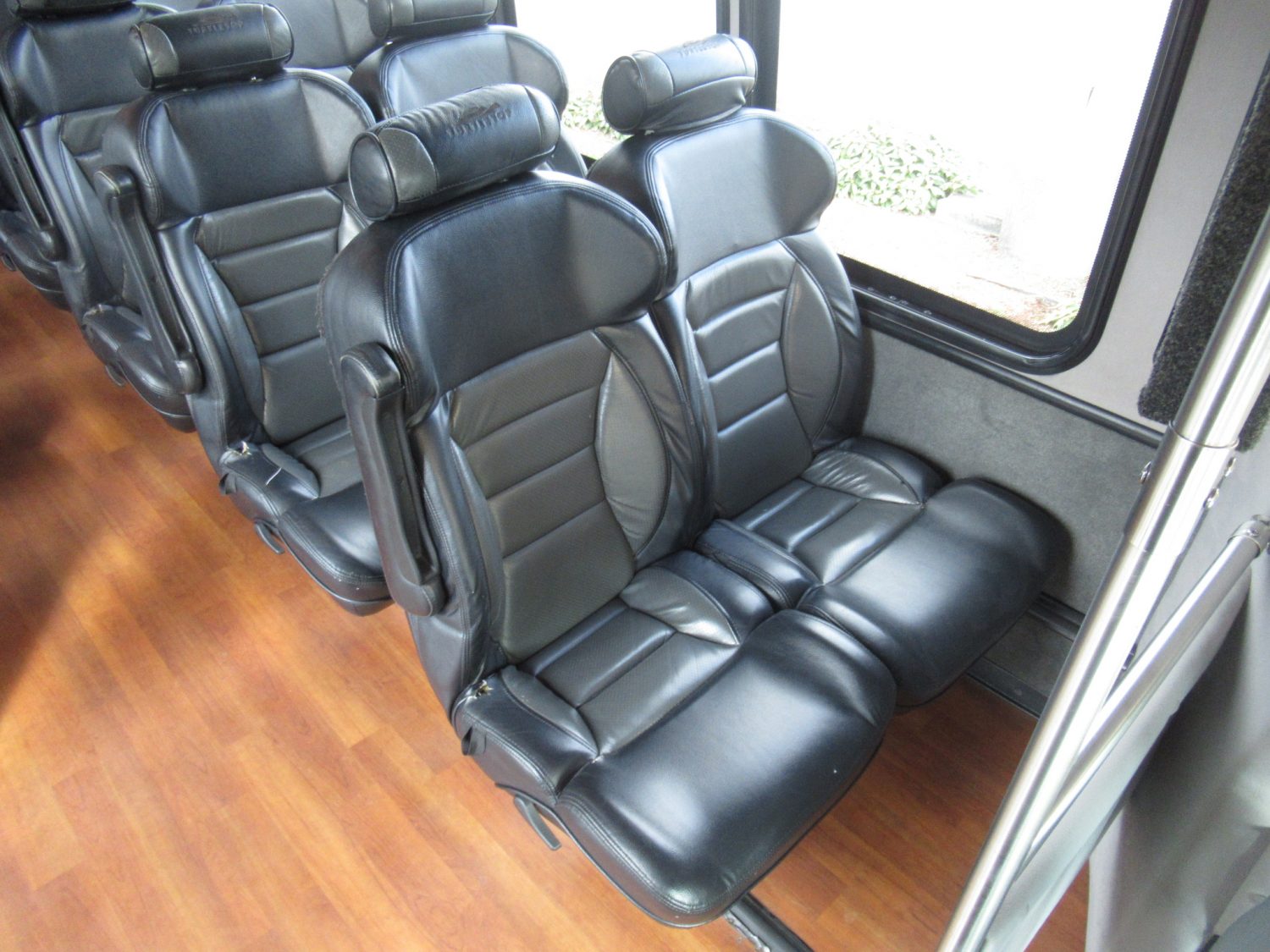 2012 Ford F550 Turtle Top Odyssey XL 29 Passenger + Rear Luggage Shuttle Bus - S26587 - Image 9