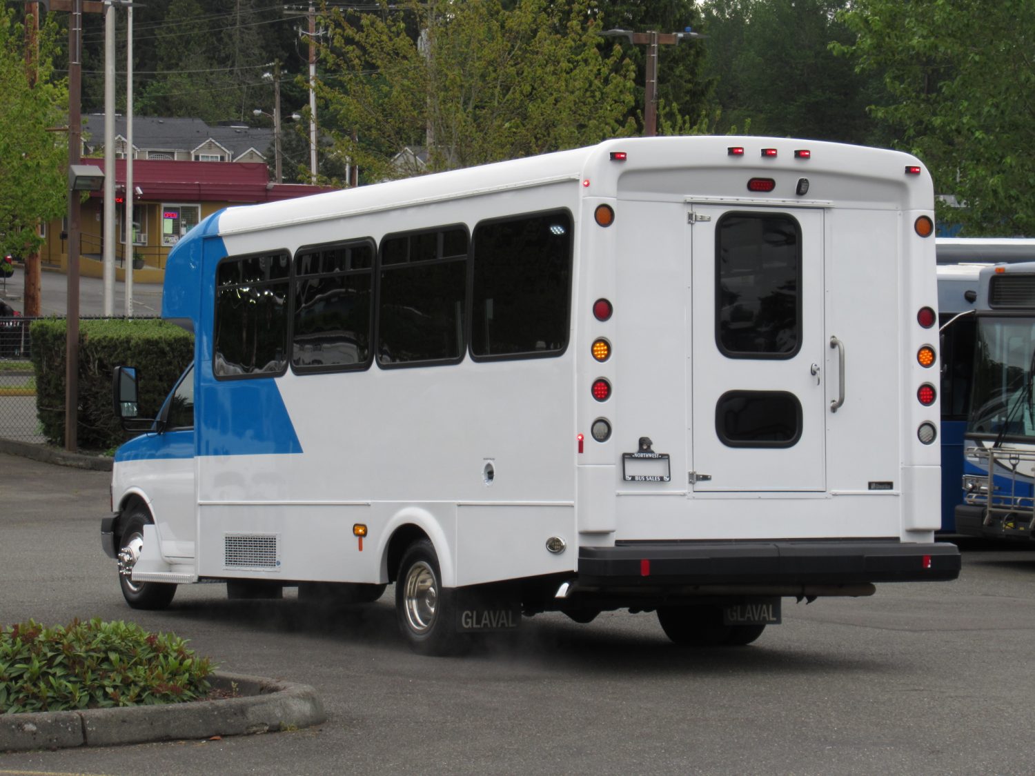 2016 Chevrolet Glaval Titan II 14 Passenger Shuttle Bus - S37976 - Image 4