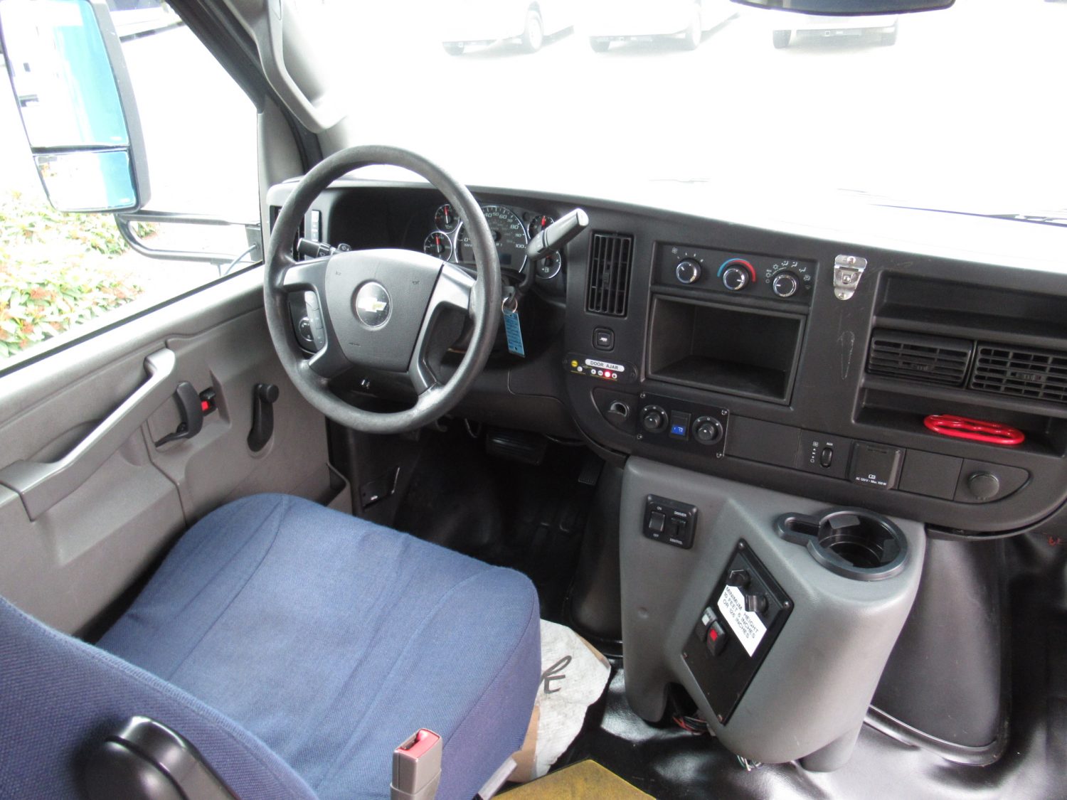 2016 Chevrolet Glaval Titan II 14 Passenger Shuttle Bus - S37976 - Image 5