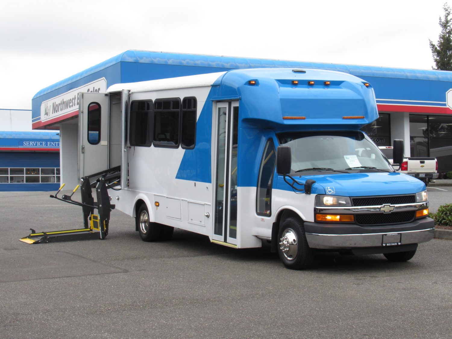 2016 Chevrolet Glaval Titan II 14 Passenger Shuttle Bus - S37976