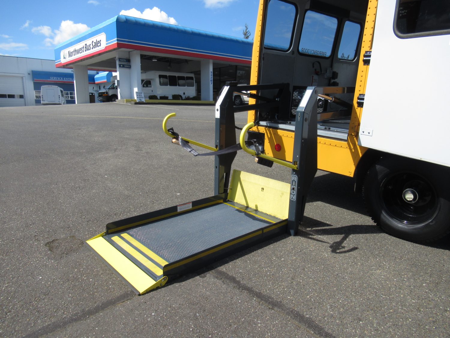 2012 Chevrolet Thomas 8 Passenger ADA School Bus - B12683 - Image 10