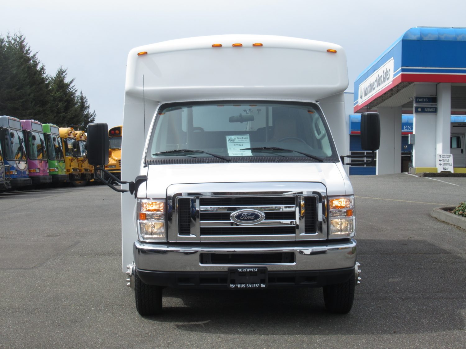 2014 Ford Champion Challenger 12 Passenger + 2 Wheelchair Shuttle Bus - S71824 - Image 12