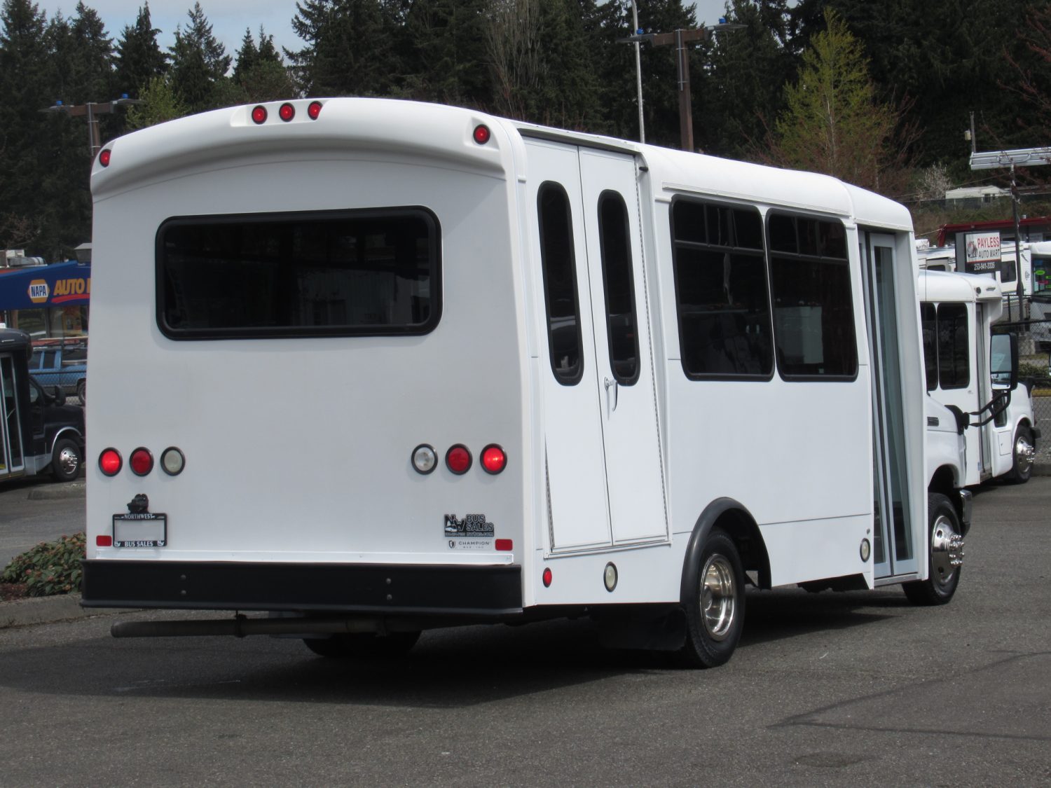 2014 Ford Champion Challenger 12 Passenger + 2 Wheelchair Shuttle Bus - S71824 - Image 3