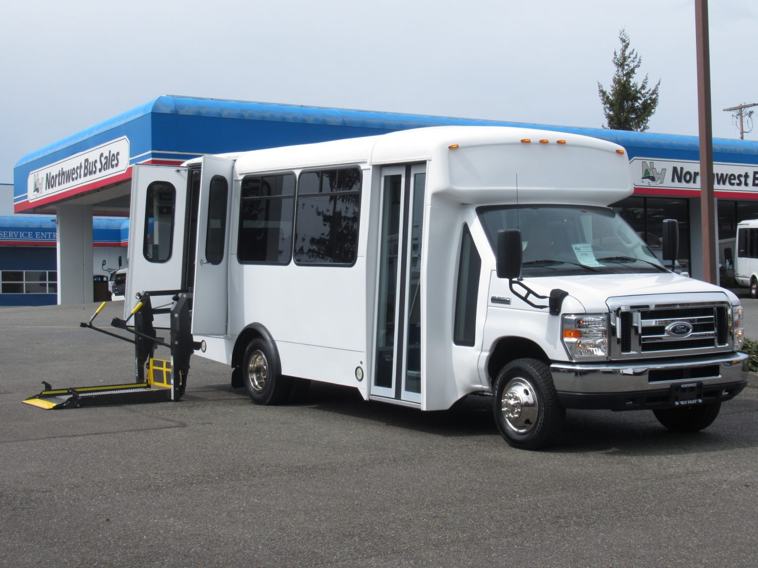 2014 Ford Champion Challenger 12 Passenger + 2 Wheelchair Shuttle Bus - S71824