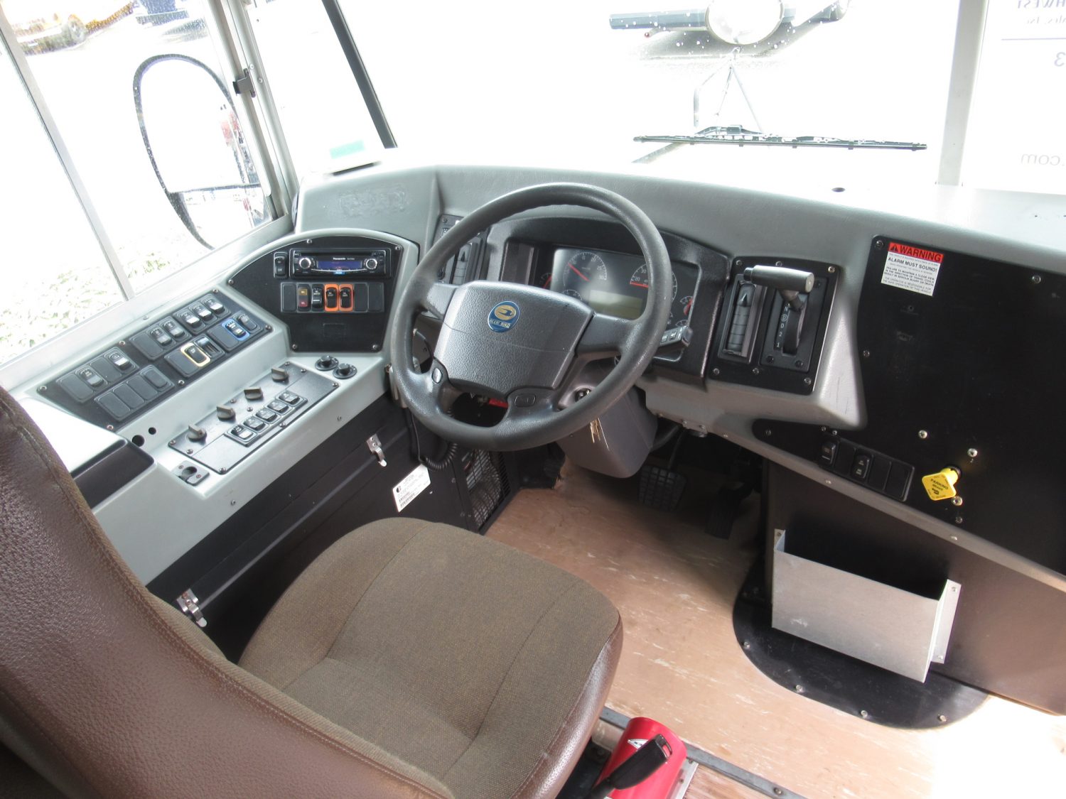 2008 Bluebird Vision 16+2 ADA Short School Bus - B49893 - Image 5