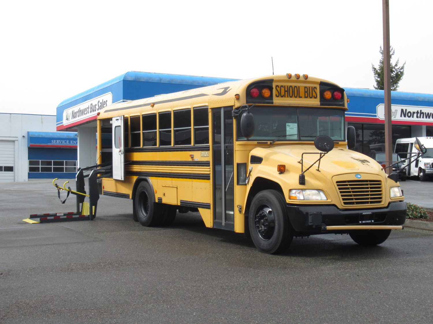 2008 Bluebird Vision 16+2 ADA Short School Bus - B49893