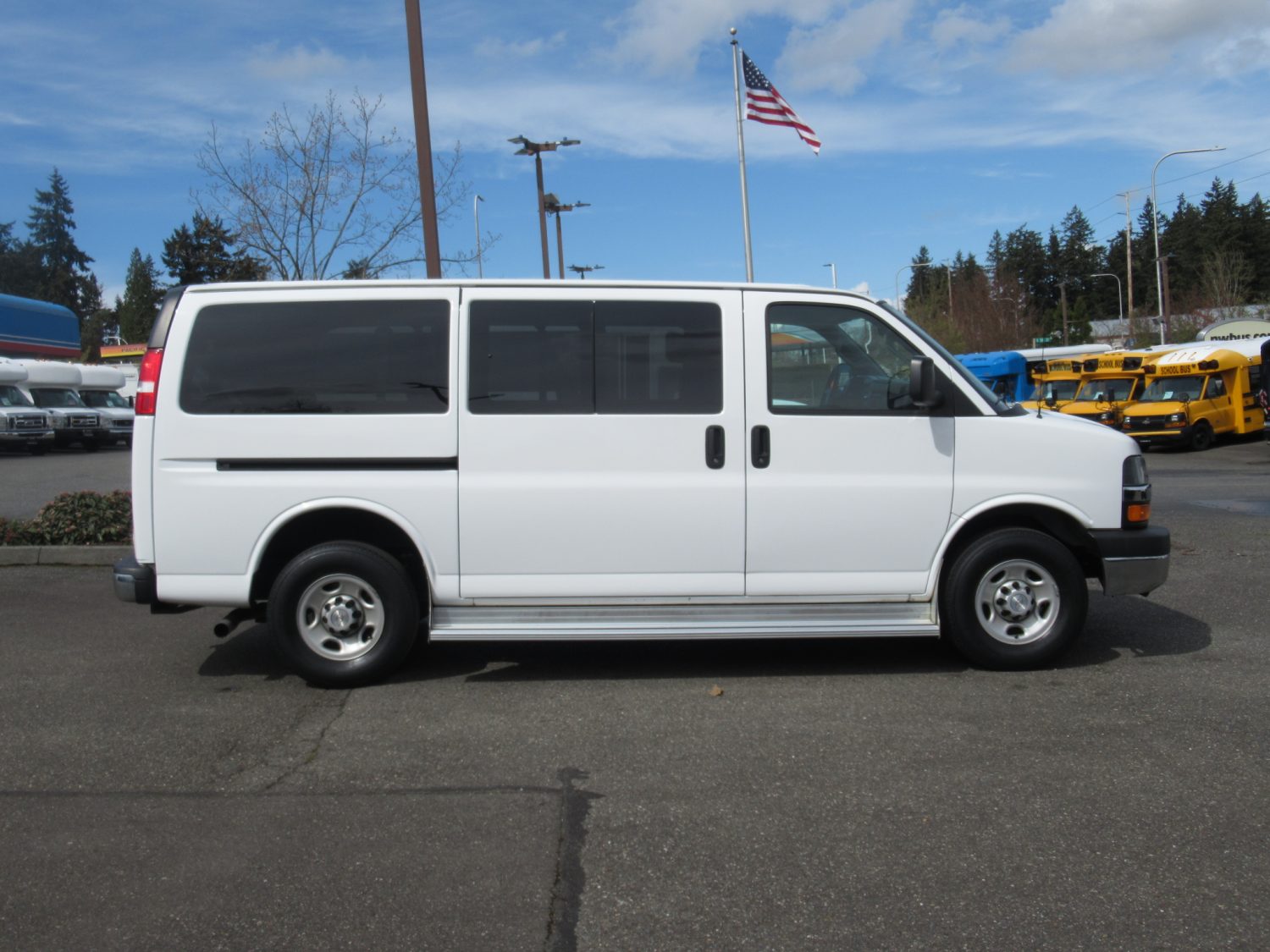 2016 Chevrolet Express 2500 LS 11 Passenger Van - S31059 - Image 5