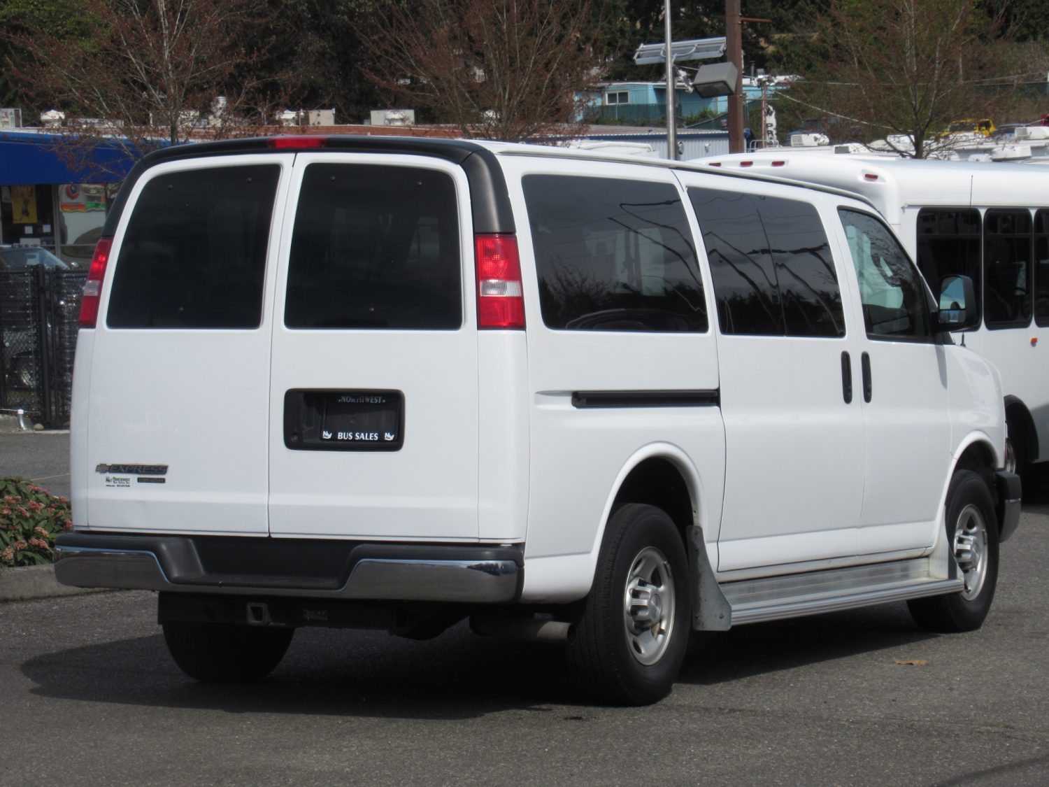 2016 Chevrolet Express 2500 LS 11 Passenger Van - S31059 - Image 3