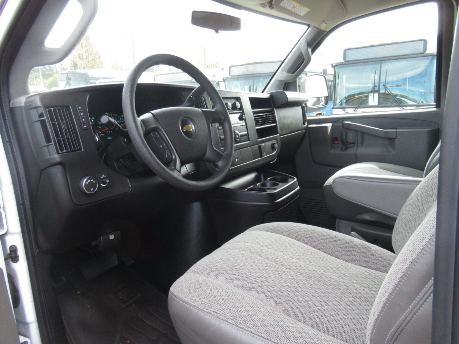 2016 Chevrolet Express 2500 LS 11 Passenger Van - S31059 - Image 6