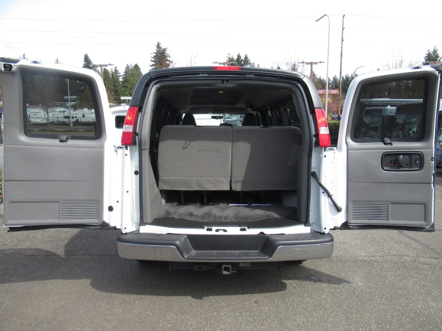 2016 Chevrolet Express 2500 LS 11 Passenger Van - S31059 - Image 10