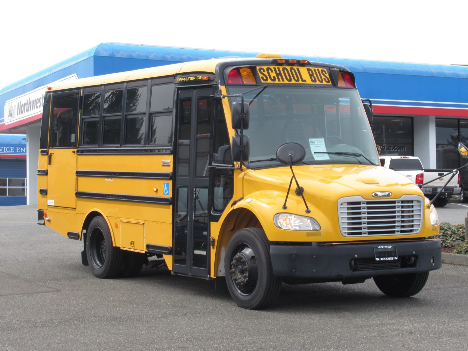 2008 Thomas C2 14+1 Passenger ADA Short School Bus - B08916