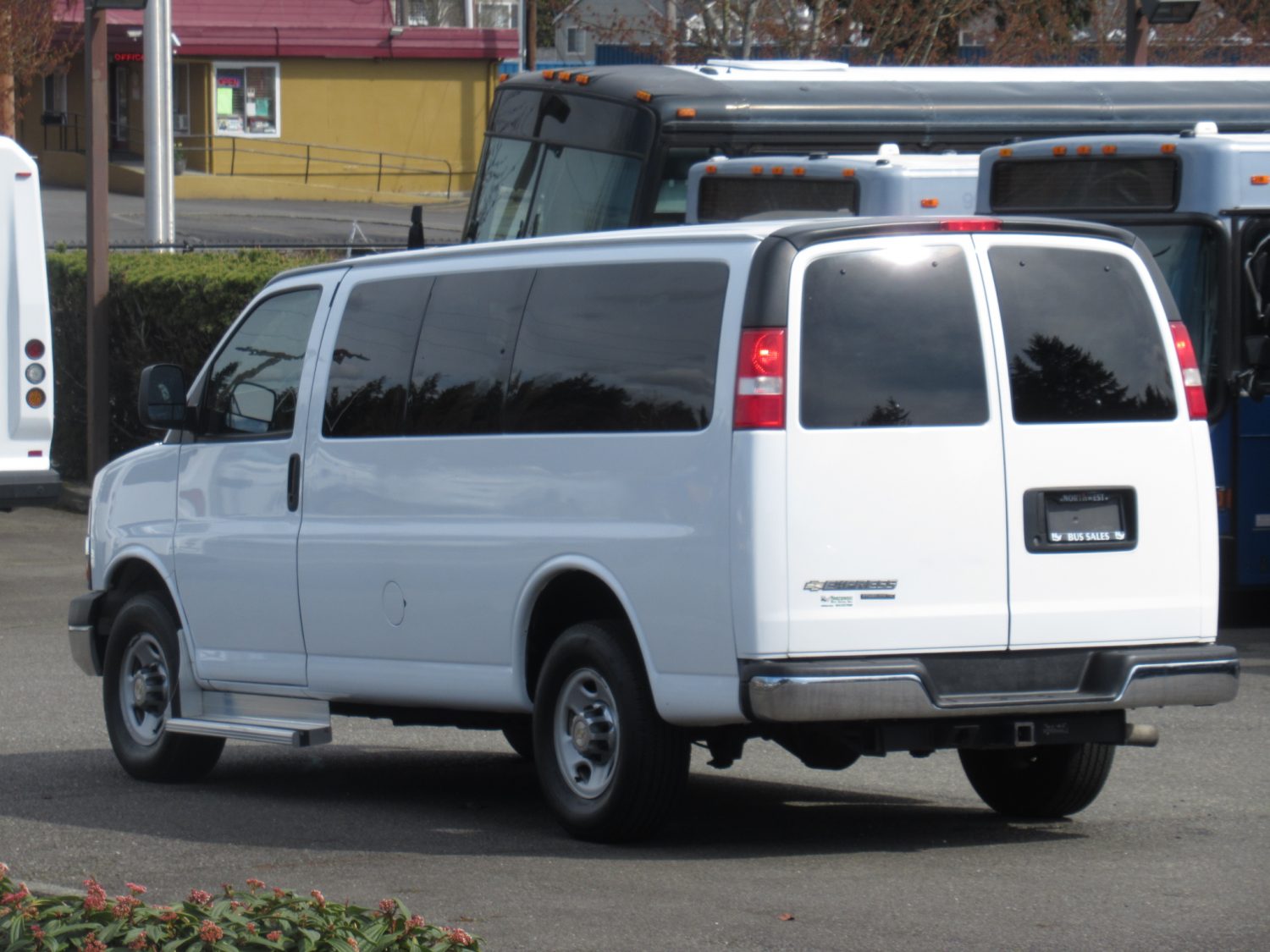 2014 Chevrolet Express 3500 LT 11 Passenger Van - S11171 - Image 4