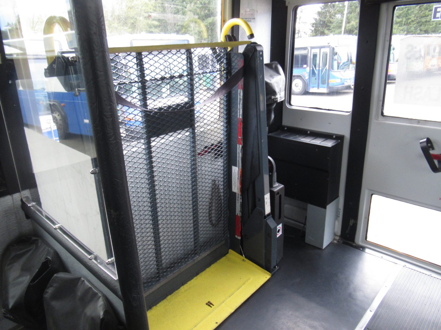 2008 Thomas C2 14+1 Passenger ADA Short School Bus - B08916 - Image 11