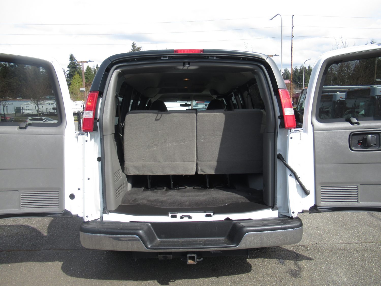 2014 Chevrolet Express 3500 LT 11 Passenger Van - S11171 - Image 9