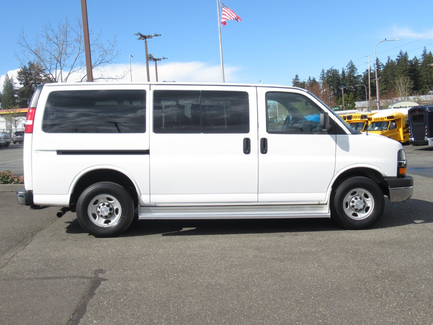 2016 Chevrolet Express 2500 LS 11 Passenger Van - S10374 - Image 5