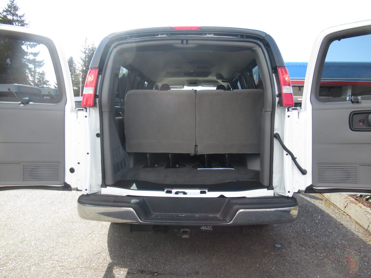 2016 Chevrolet Express 2500 LS 11 Passenger Van - S10374 - Image 10