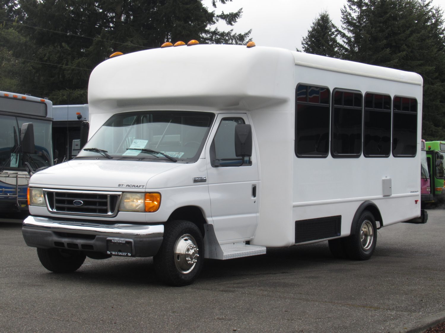 2007 Ford Starcraft Allstar 12 Passenger + 2 Wheelchair ADA Shuttle Bus - S78942 - Image 2