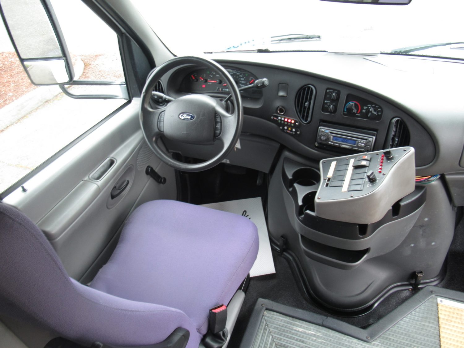 2007 Ford Starcraft Allstar 12 Passenger + 2 Wheelchair ADA Shuttle Bus - S78942 - Image 5