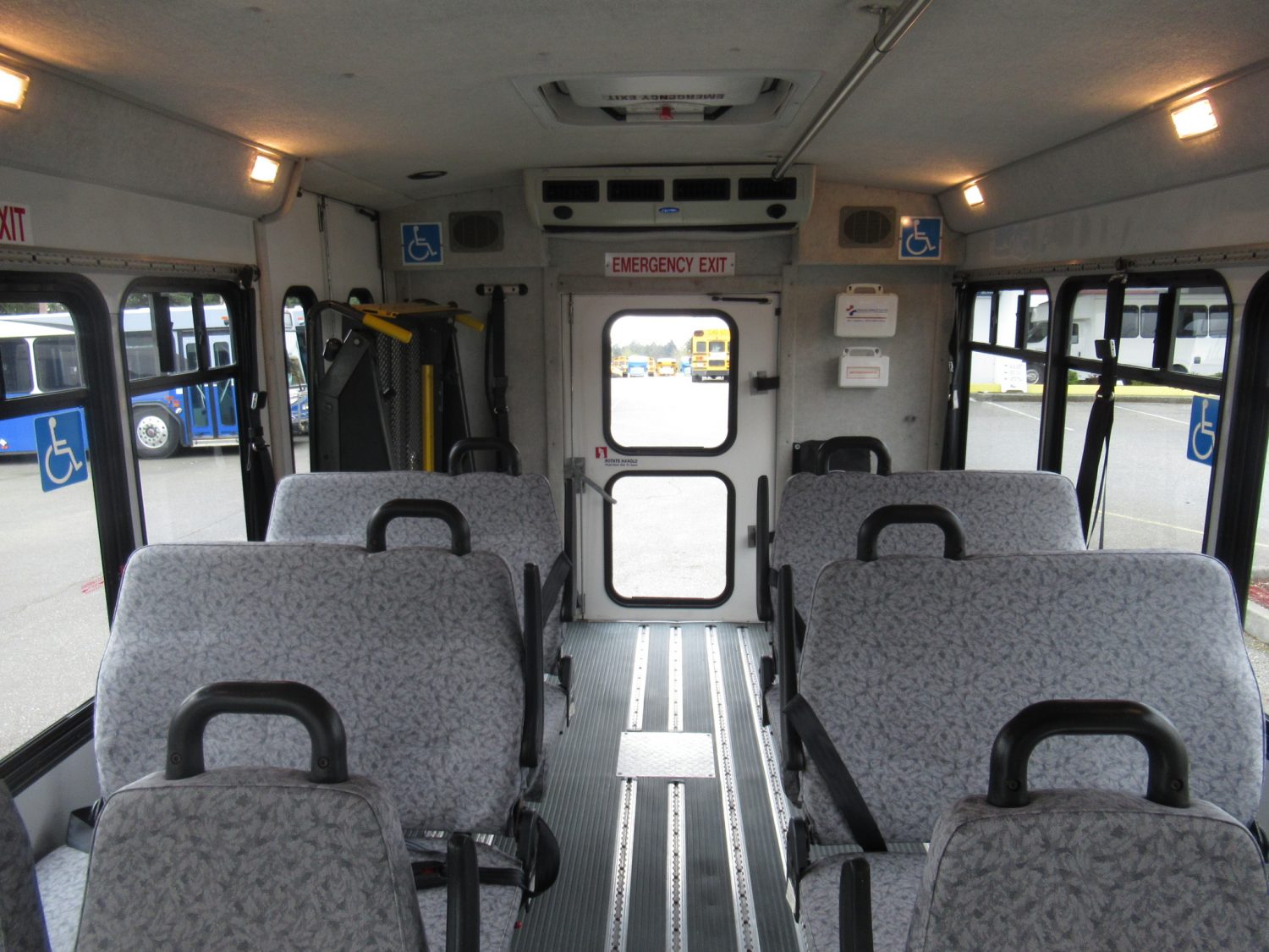 2007 Ford Starcraft Allstar 12 Passenger + 2 Wheelchair ADA Shuttle Bus - S78942 - Image 6