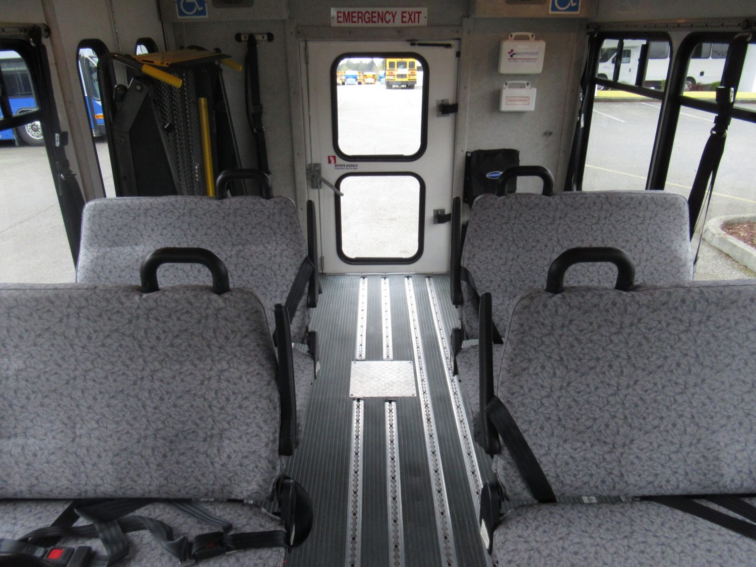 2007 Ford Starcraft Allstar 12 Passenger + 2 Wheelchair ADA Shuttle Bus - S78942 - Image 7