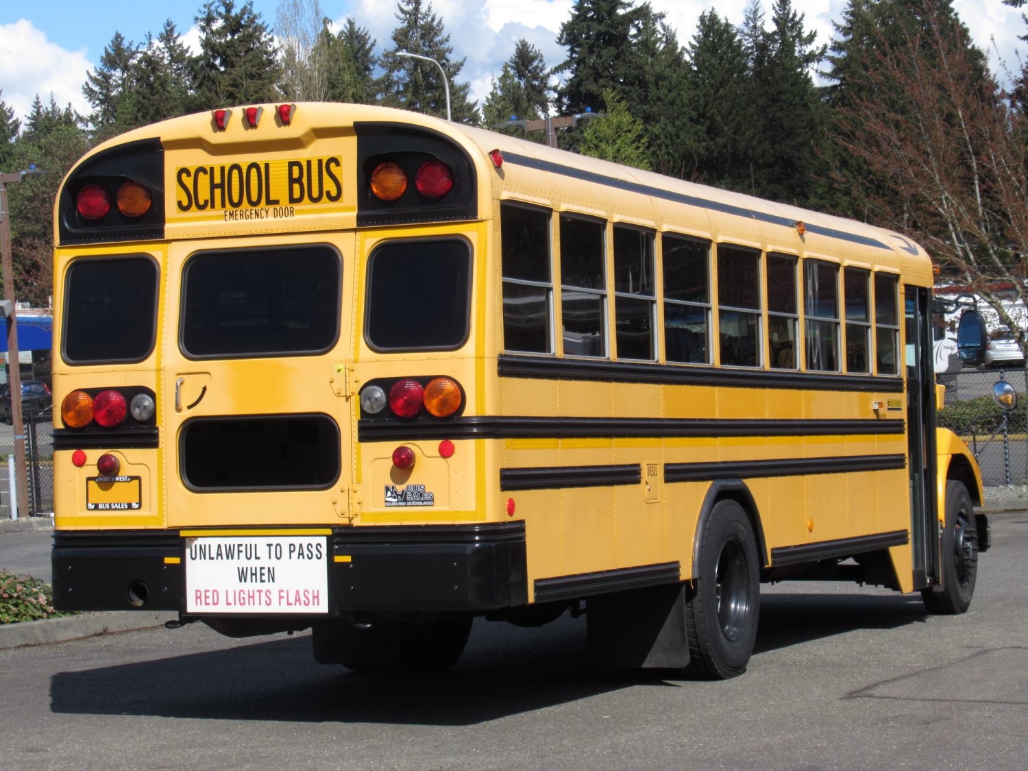 2006 Bluebird Vision 53 Passenger Short School Bus - B37832 - Image 3
