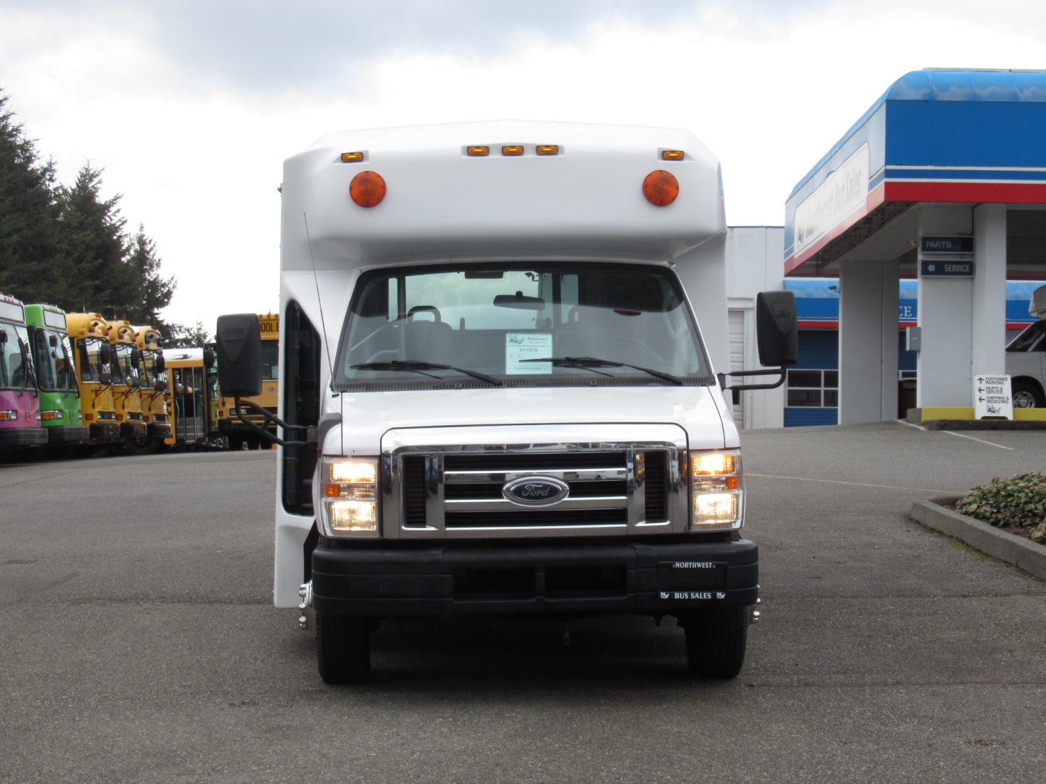 2009 Ford Eldorado Aerotech 14 Passenger ADA Shuttle Bus - S17370 - Image 12