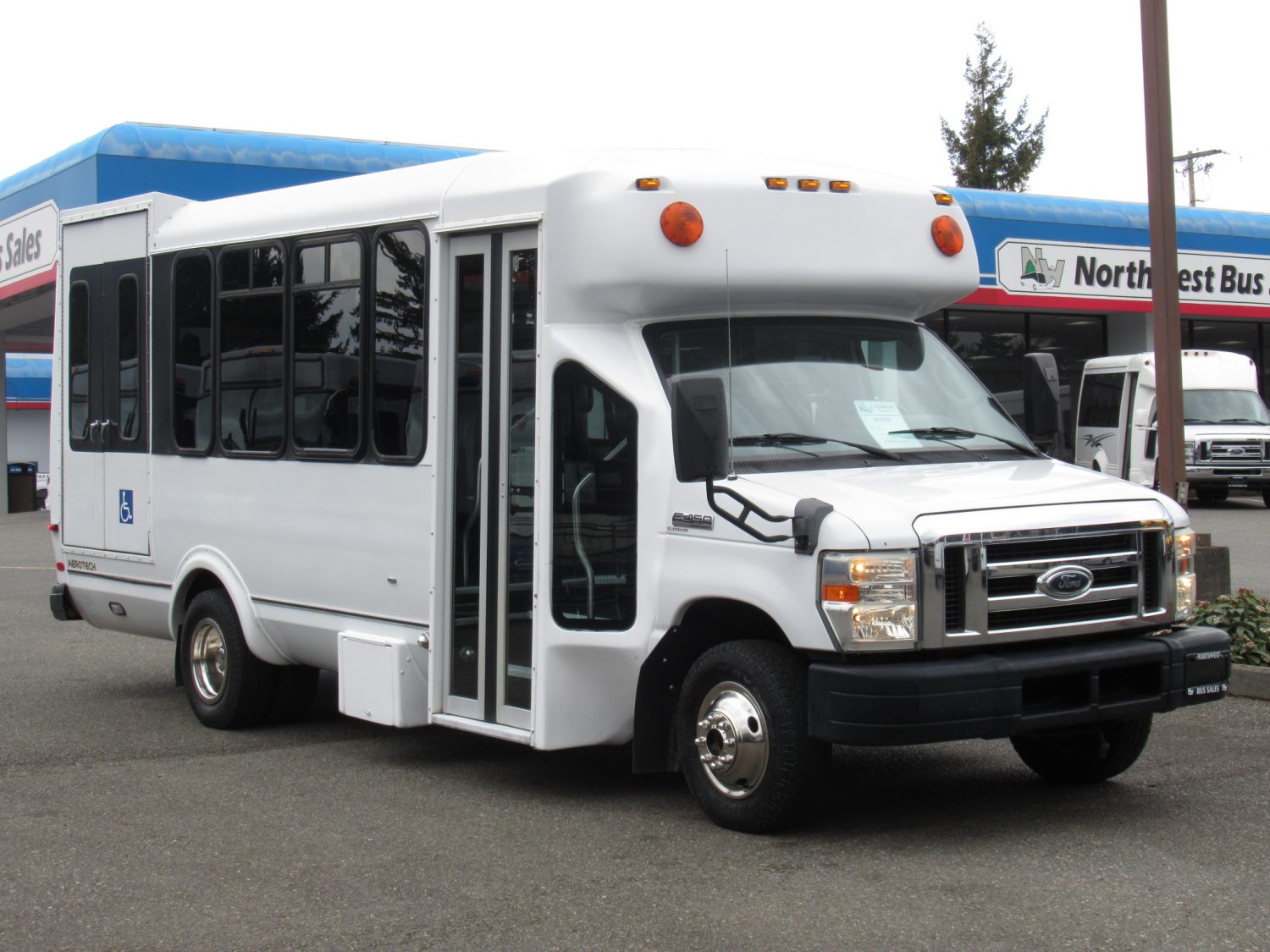 2009 Ford Eldorado Aerotech 14 Passenger ADA Shuttle Bus - S17370