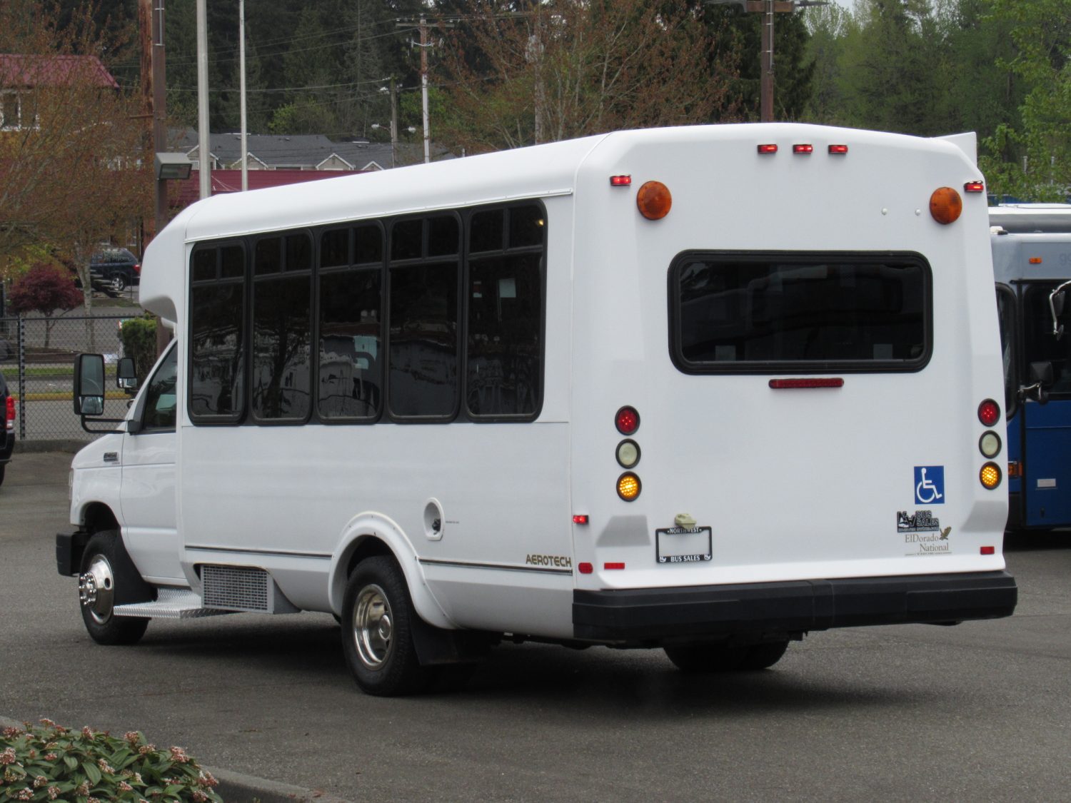 2009 Ford Eldorado Aerotech 14 Passenger ADA Shuttle Bus - S17370 - Image 4